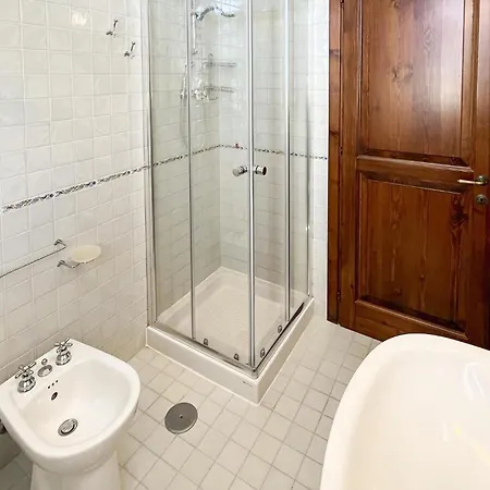 1 Bedroom Amazing In Apartment *